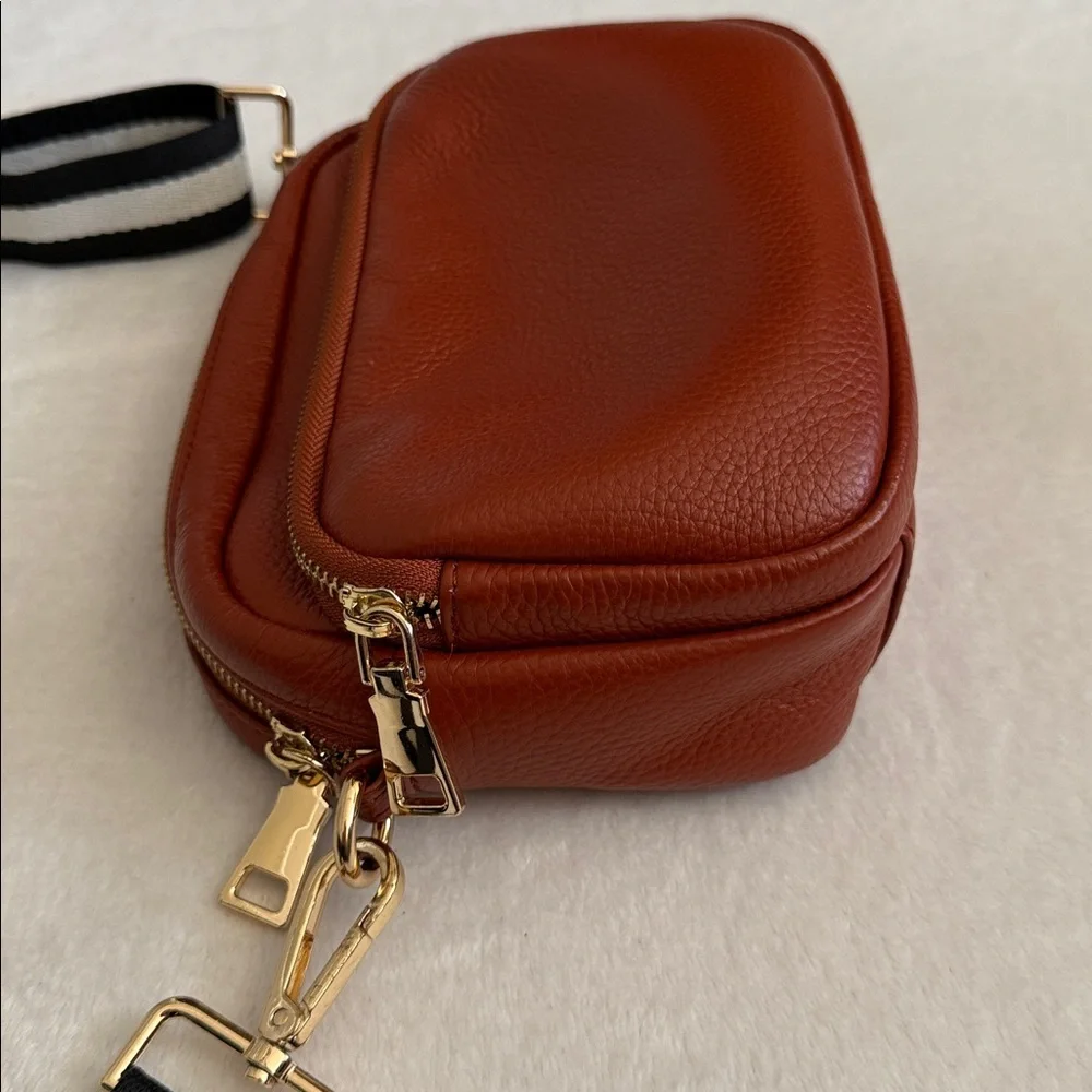 Pom Pom London | Mayfair Pebbled Leather Crossbody Bag B&W Stripe Strap Brown - Picture 4 of 15